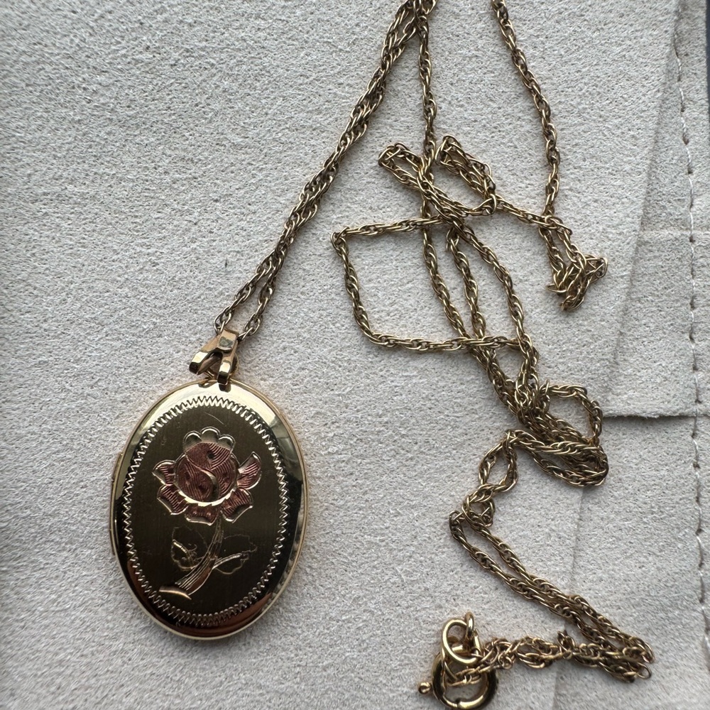 Vintage Gold Rose Locket Necklace - Picture 4 of 6